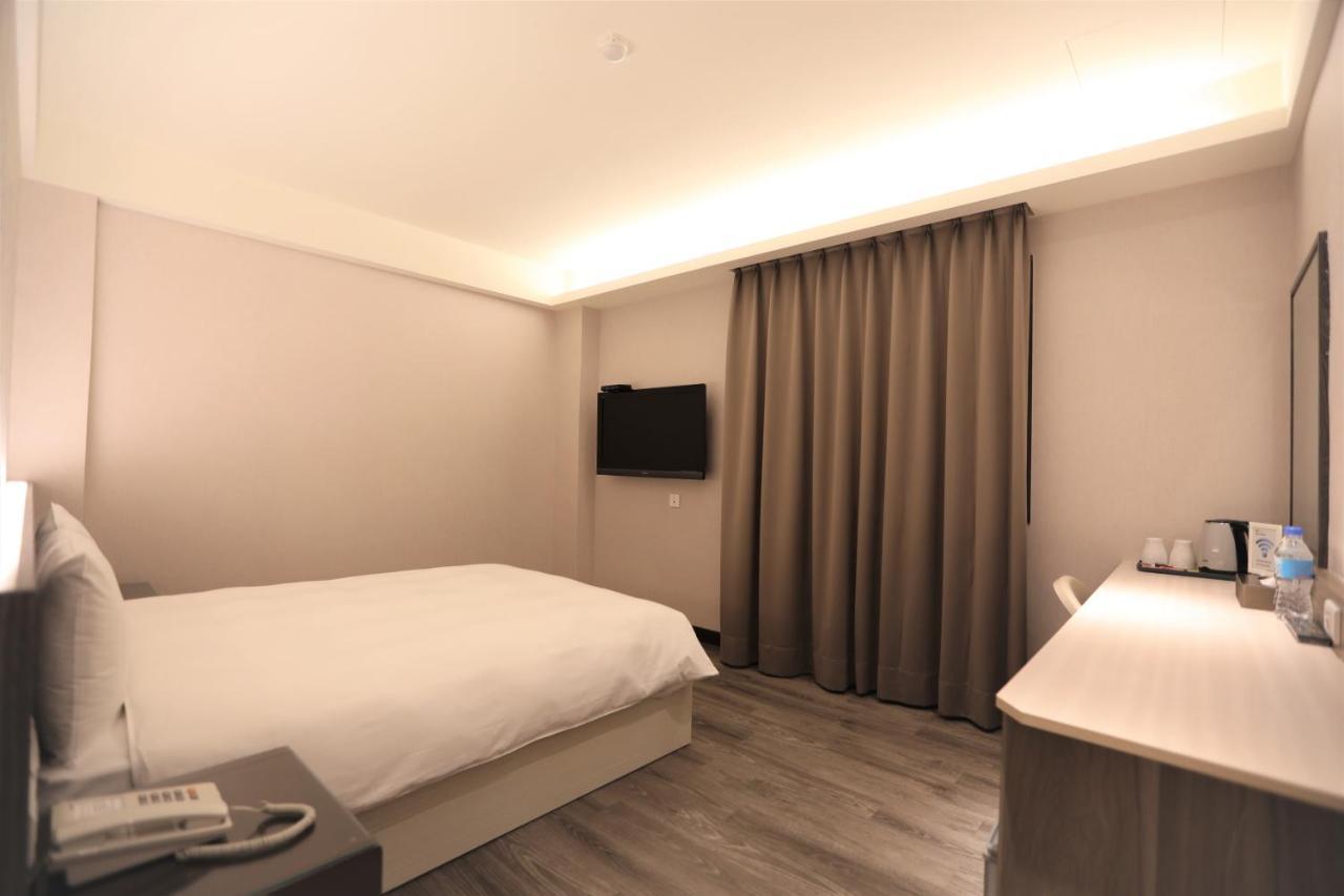 Chair Man Hotel Đài Bắc Ngoại thất bức ảnh